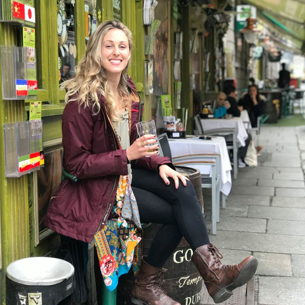 Meet your Posher, Caitlin